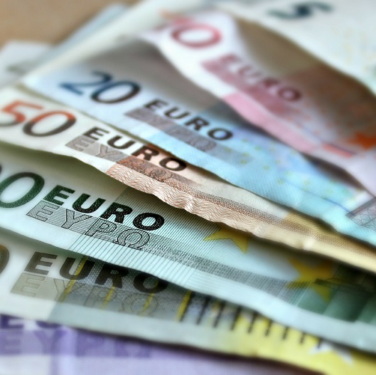 L'euro profite du repli du billet vert