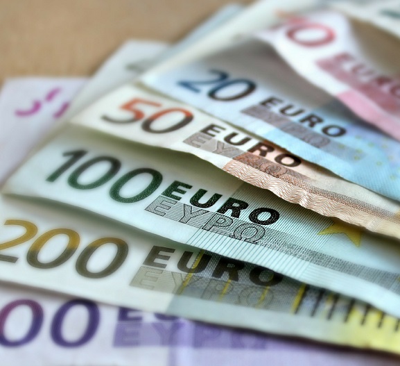 France : Le taux d’épargne financière des ménages demeure élevé malgré  la forte contraction des flux de placements
